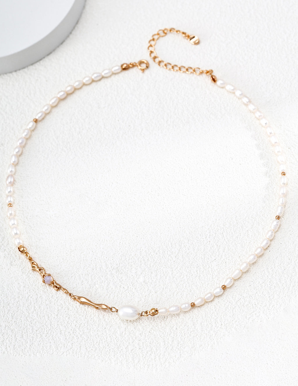 Liquid Metal pearl necklace in vintage gold arranged in a circle, with sculpted accents and an extension chain